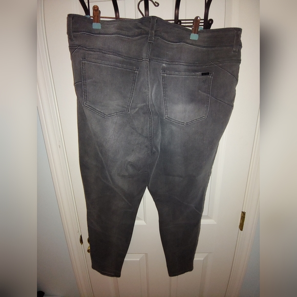 NWOT Plus Size Melissa McCarthy Seven7 Gray Welt Pocket Pencil Jeans - Size 20W - Picture 5 of 11